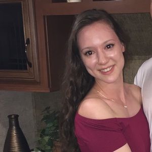 Meet your Posher, Danielle